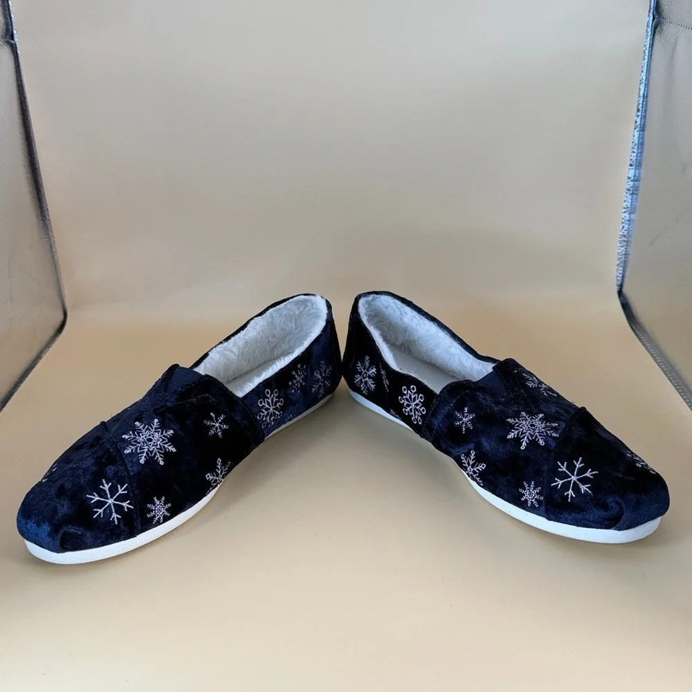 Toms Midnight Blue Snowflake Embroidered Slip-Ons Like New